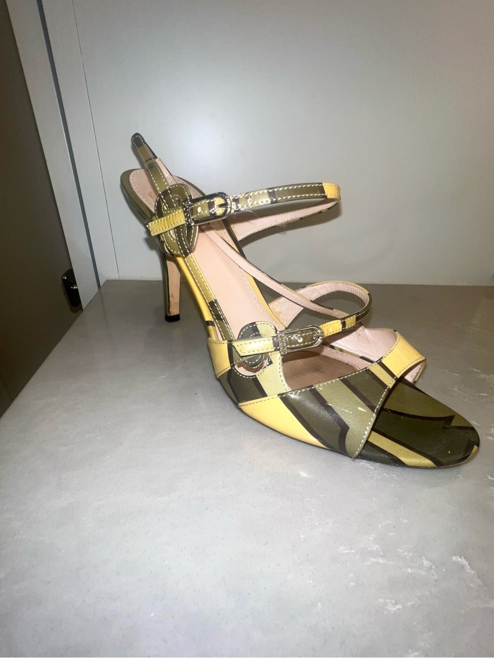 EMILIO PUCCI  Strappy Patent Leather Sandals in Olive & Yellow - Picture 13 of 14